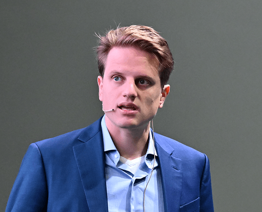 Zeger-Jan van de Weg presenting